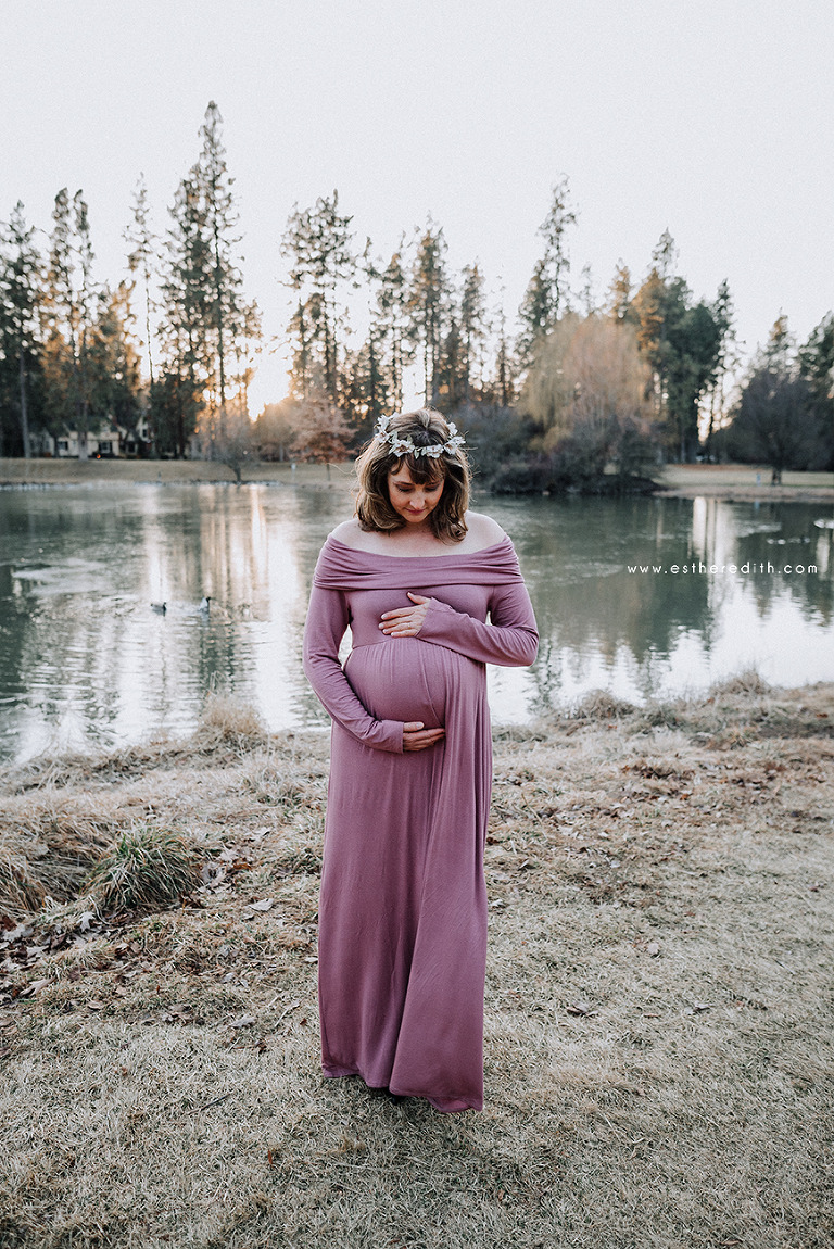 beautiful outdoor winter session at cannon hill park spokane wa, maternity gown lifestyle session, gorgeous couple lilac purple maternity dress