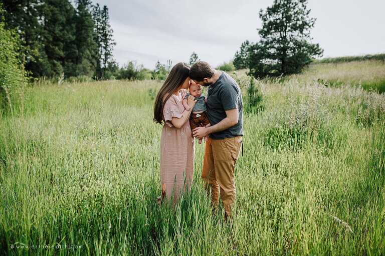 outdoor family mini session, spokane family photography, spokane milestone photography, spokane videographers