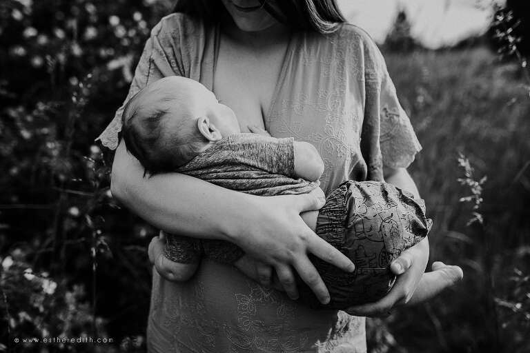 outdoor family mini session, spokane family photography, spokane milestone photography, spokane videographers, lifestyle photography, unposed pictures, candid family photos spokane
