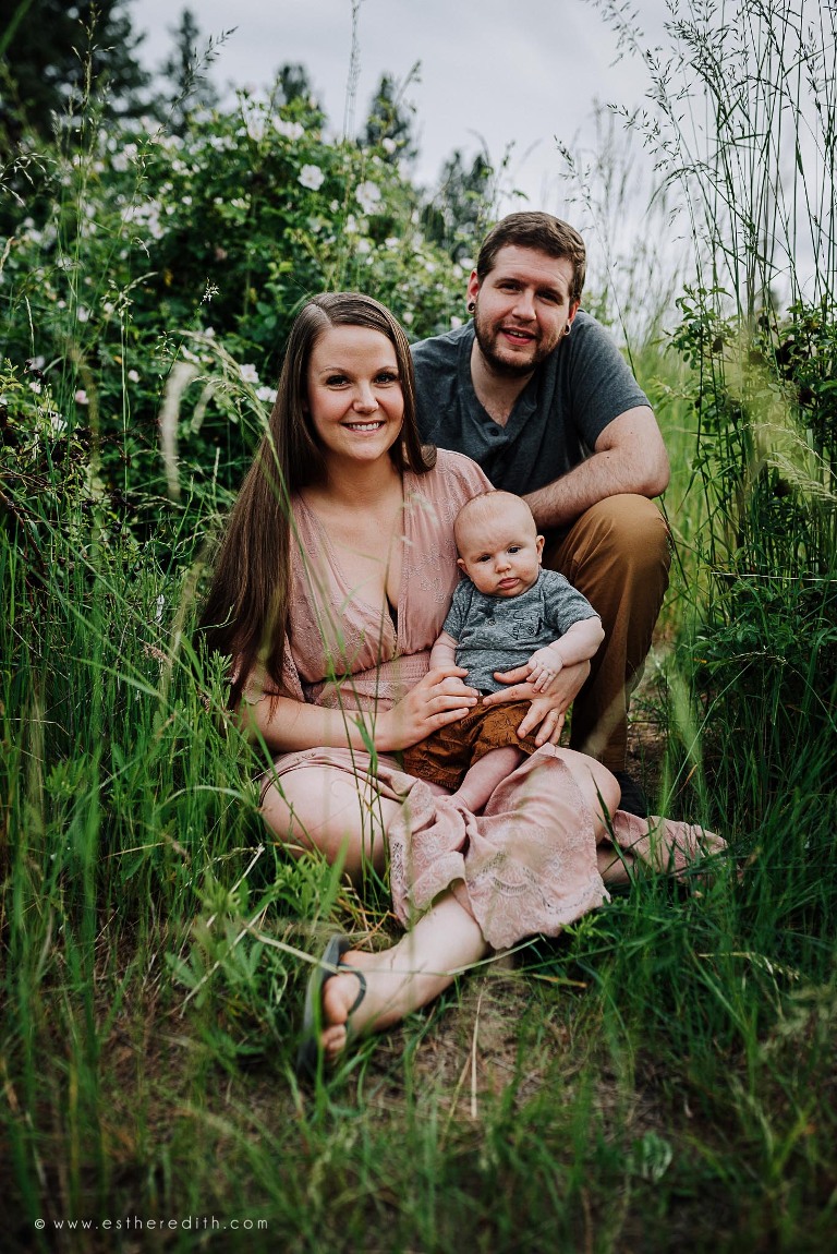 outdoor family mini session, spokane family photography, spokane milestone photography, spokane videographers, lifestyle photography, unposed pictures, candid family photos spokane