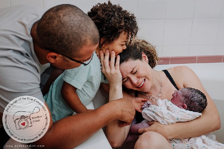 international association of professional birth photographers winners, members choice winner birth photography, best birth photographers in the world, top birth photographers, emotional birth pictures