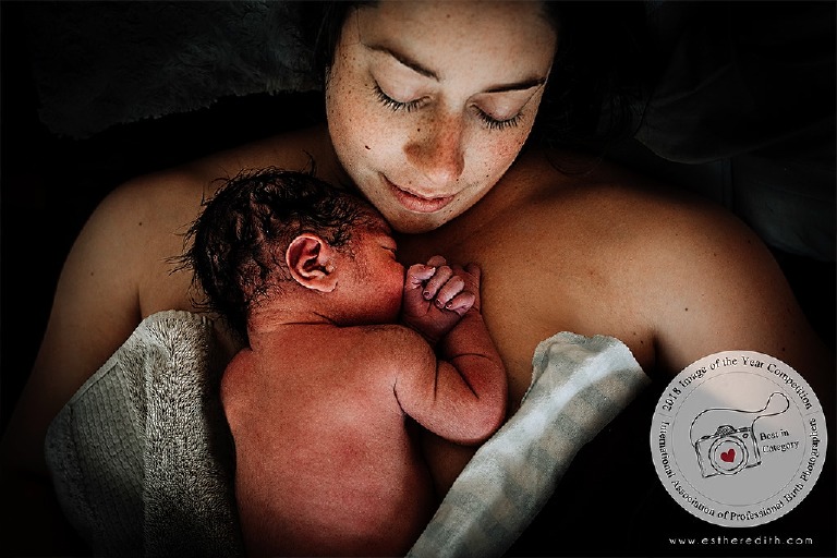 international association of professional birth photographers winners, category choice winner postpartum birth photography, best birth photographers in the world, top birth photographers, emotional birth pictures