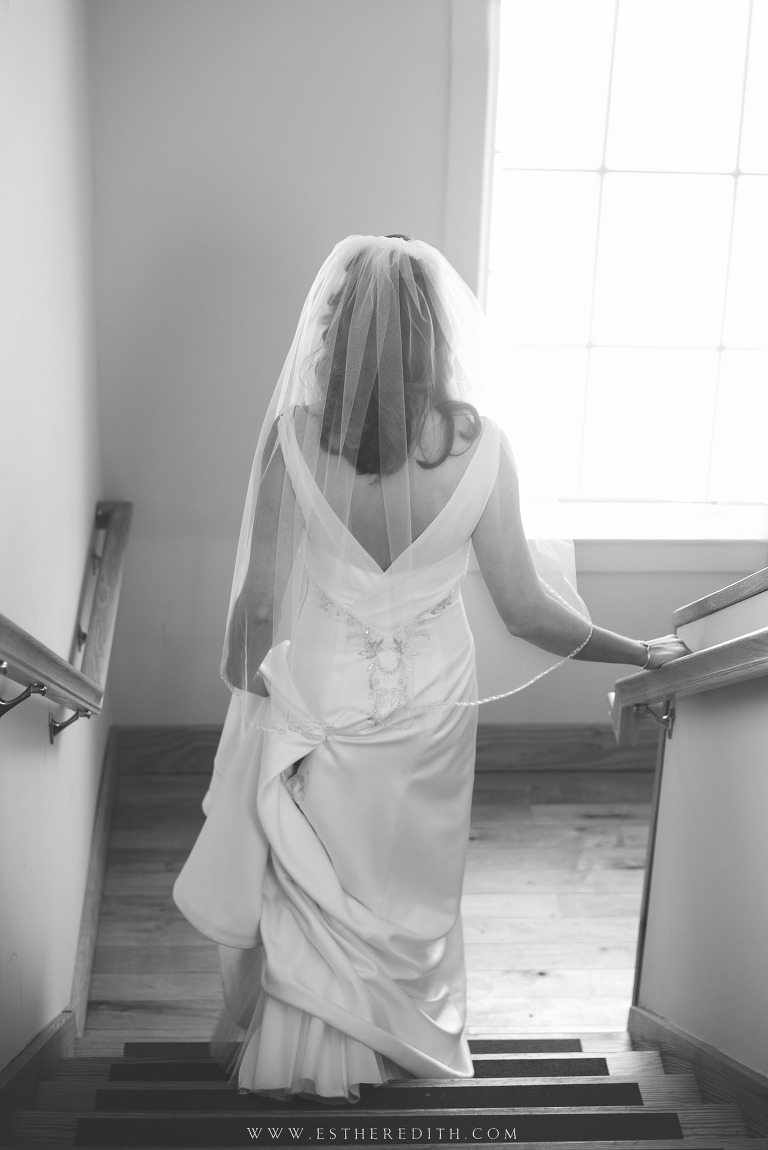 Esther Edith galleries wedding photography, Troy Pat's Barn New York, www.estheredith (6)