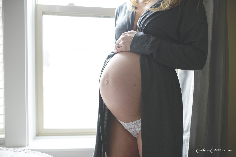 baby nursery spokane, indoor maternity session, casual indoor maternity photos, Spokane Maternity Photographers, baby bump, pregnancy phtoos spokane, coeur d'alene maternity photographers, spokane professional pregnancy photographers