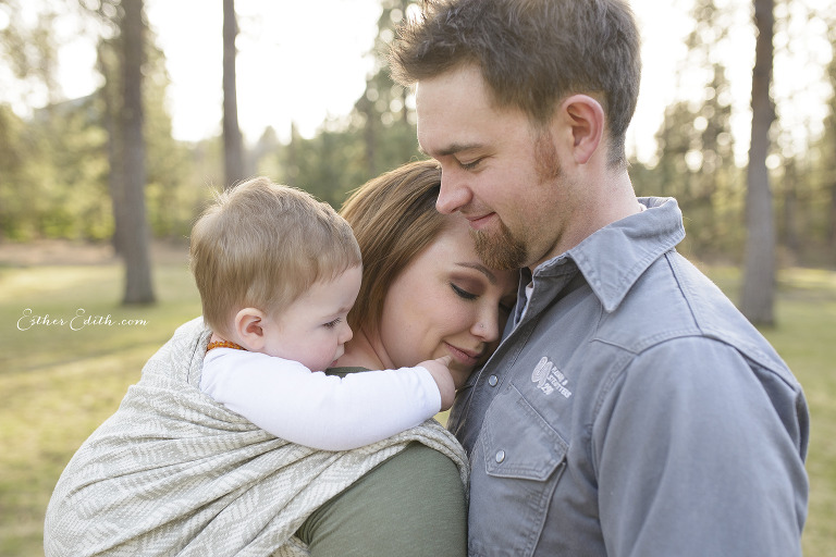 family photography spokane, babywearing photography spokane, cda and spokane baby photographer, tekhni woven wrap persephone, Esther Edith Photographer and Doula, Kenzi and Ryan, babywearing photos