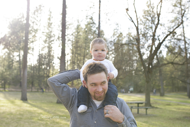 family photography spokane, babywearing photography spokane, cda and spokane baby photographer, tekhni woven wrap persephone, Esther Edith Photographer and Doula, Kenzi and Ryan, babywearing photos