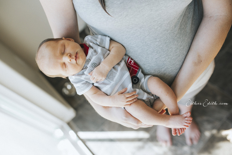 Spokane Newborn Lifestyle Photos, Newborn photography, spokane newborn photographers, cda newborn photography, coeur dalene newborn photographers, natural newborn photos, indoor newborn photos, in home newborn photography, candid newborn photos