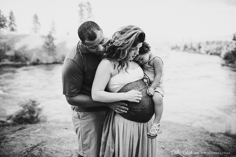 intimate maternity family pictures spokane, emotional maternity pictures, lifestyle maternity photo, family candid natural light maternity pregnancy pictures