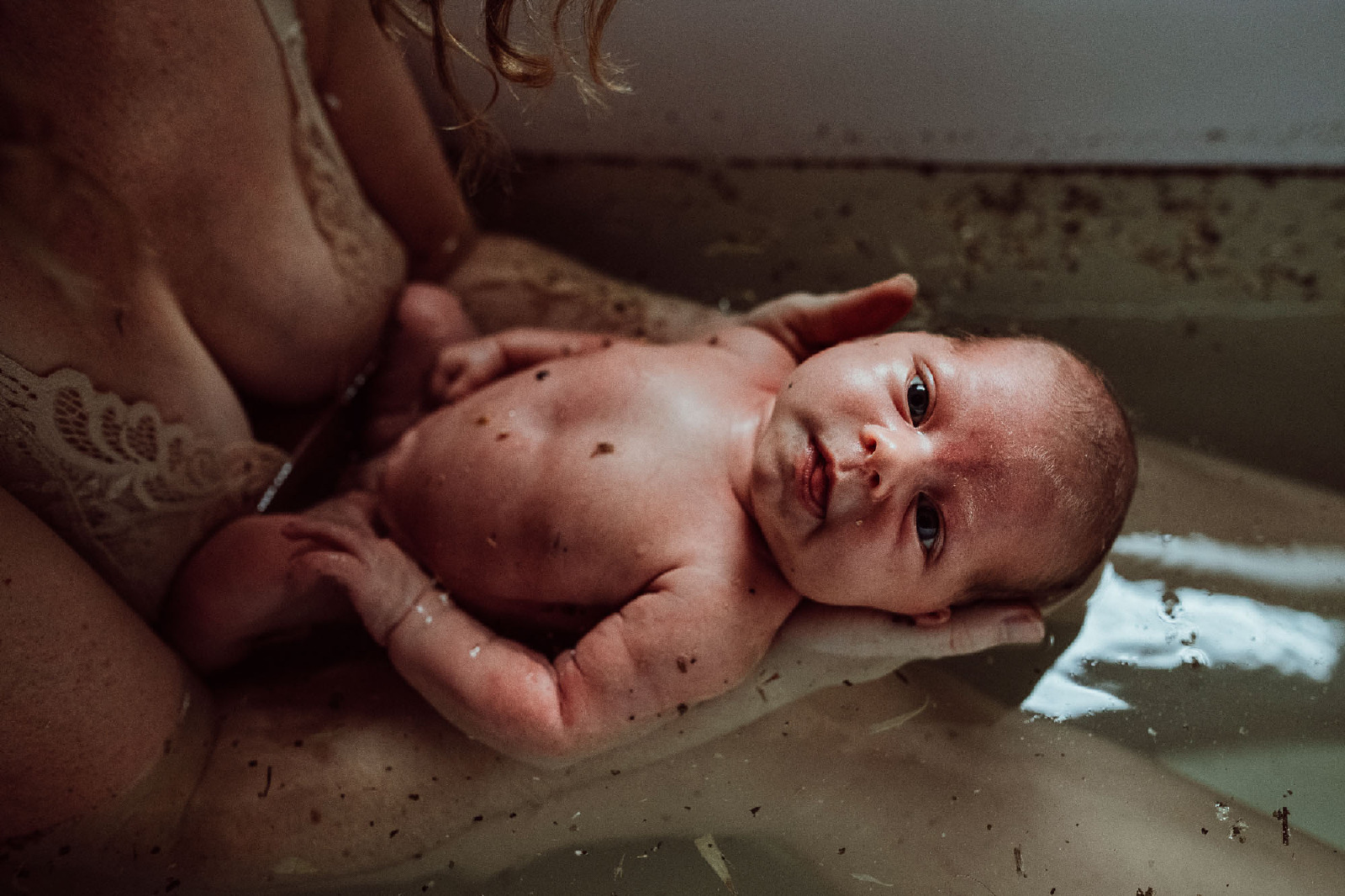 Spokane birth photography, Newborn photographers spokane, spokane maternity pictures,baby feet waterbirth