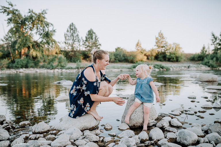 family photography spokane, motherhood mini sessions spokane, fatherhood photography spokane, washington family pictures